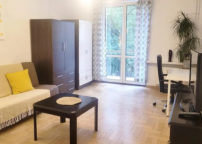 Happy Life - Next To Metro Station Varsó